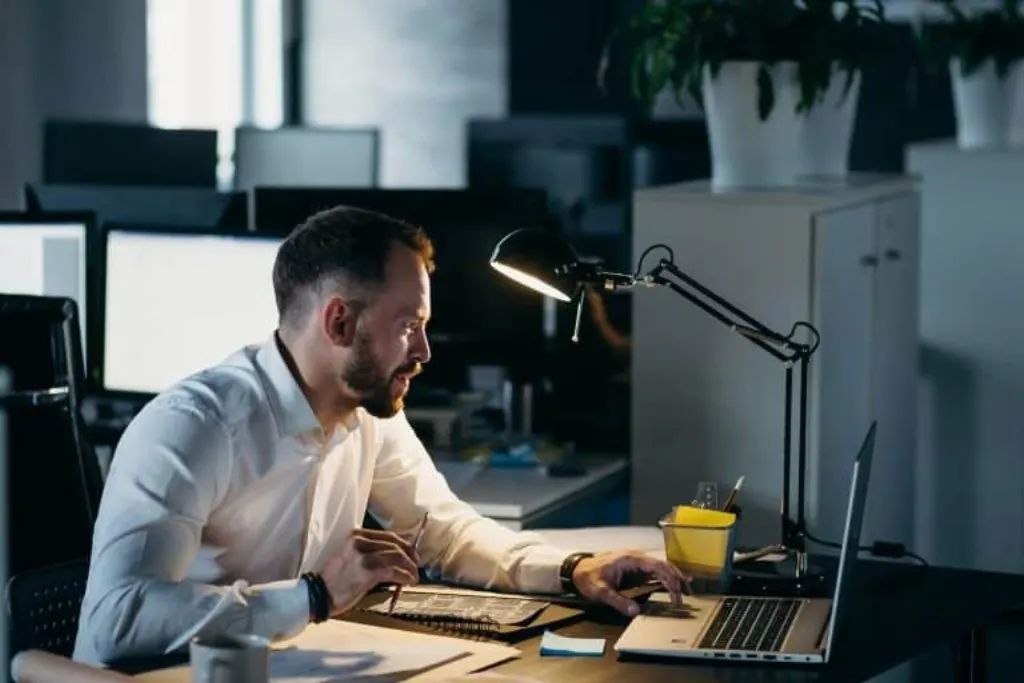 Descubra as incríveis e revolucionárias mesas ergonómicas do momento! Comparação dos melhores modelos do mercado.